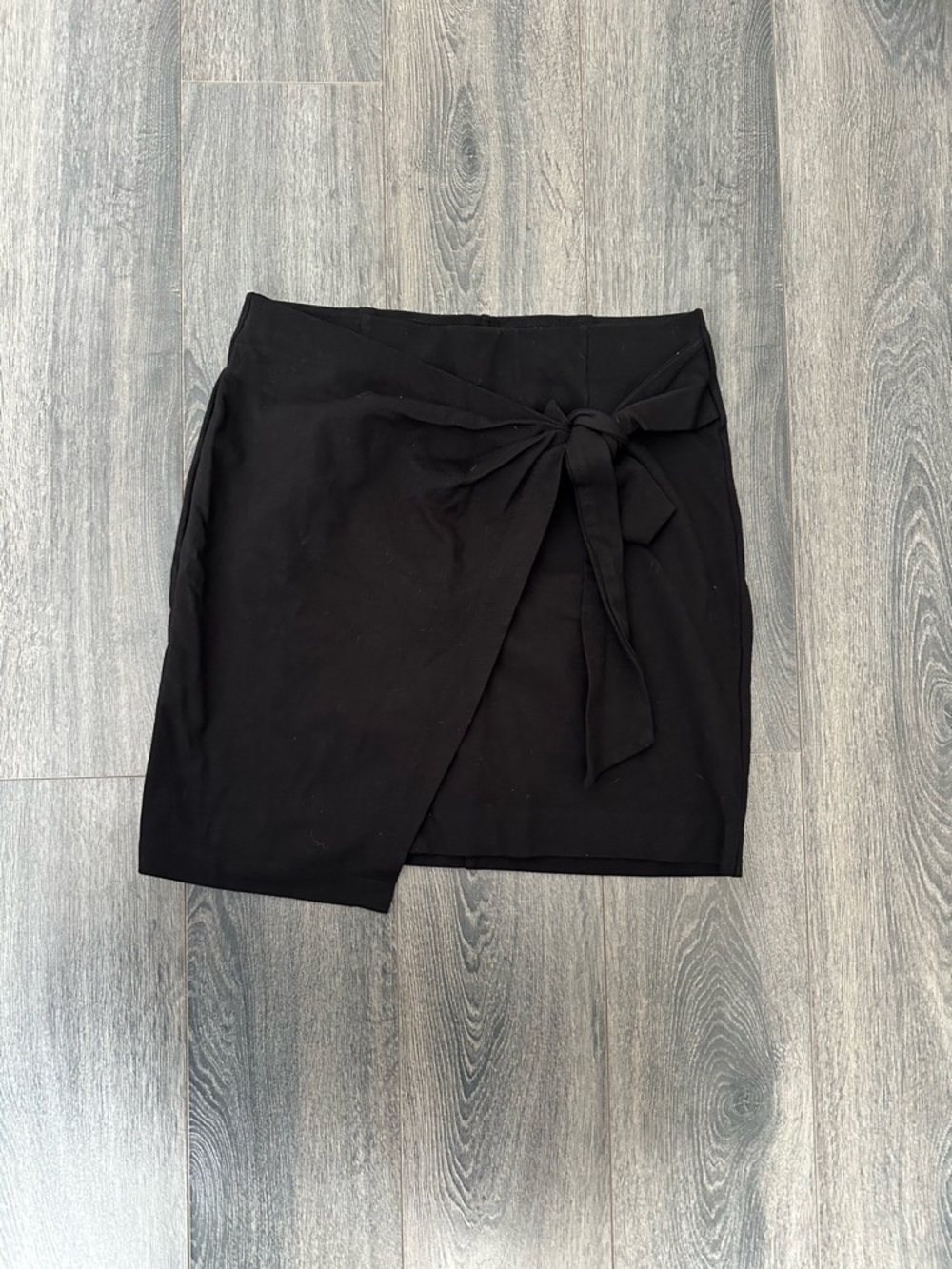 🔥2/$15 NWOT Women’s Black Wrap Mini Skirt with Tie Front Size Medium Academia - Picture 5 of 6